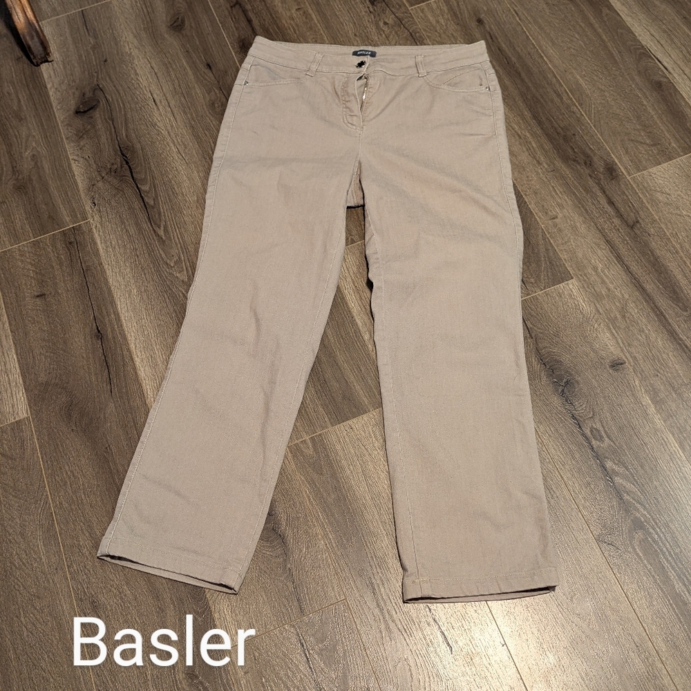 Basler Pants. The Norma style.Medium Weight. Stretchy. Waist 34 Inches. GUC.